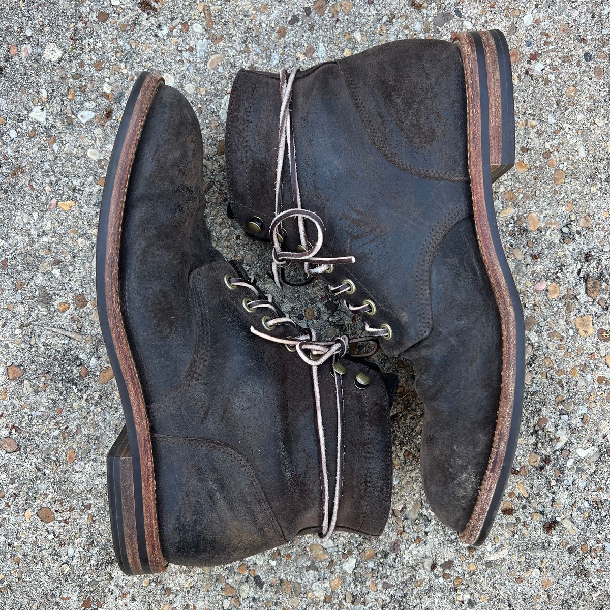 Photo by rjduma on April 3, 2023 of the Grant Stone Diesel Boot in C.F. Stead Earth Waxy Commander Suede.