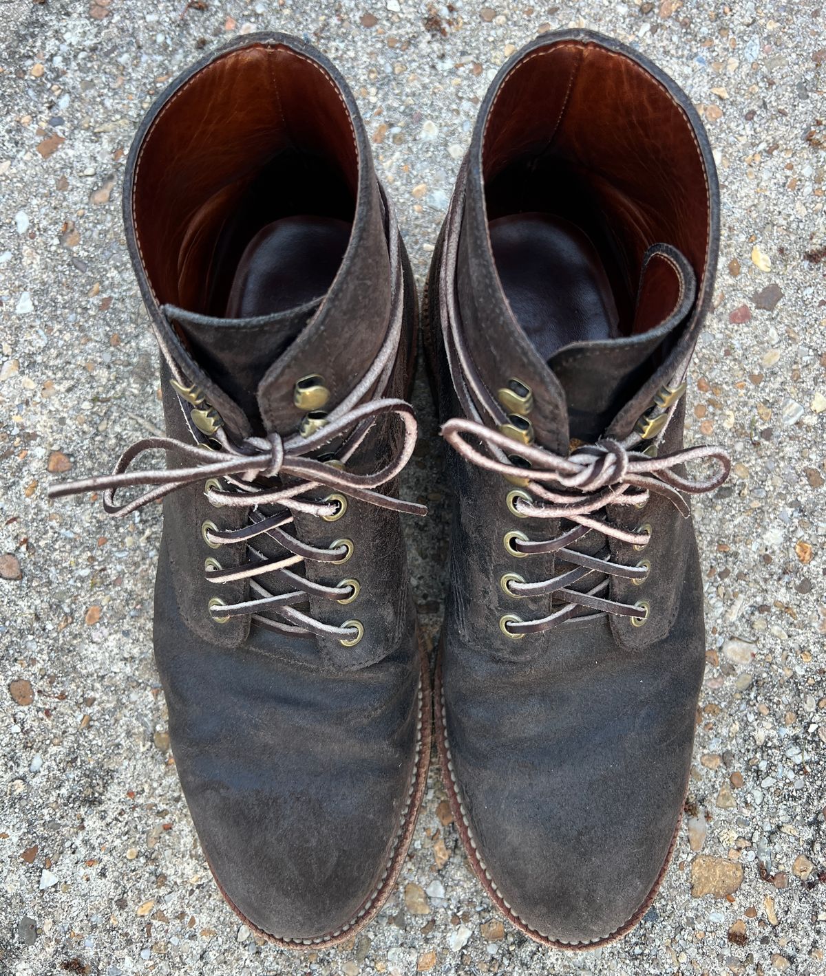 Photo by rjduma on April 3, 2023 of the Grant Stone Diesel Boot in C.F. Stead Earth Waxy Commander Suede.