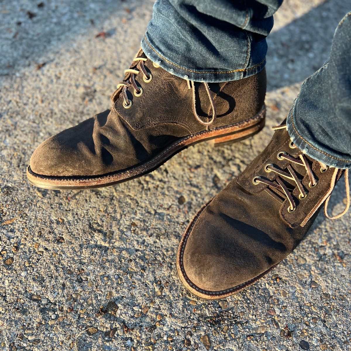 Photo by rjduma on April 1, 2023 of the Grant Stone Diesel Boot in C.F. Stead Earth Waxy Commander Suede.