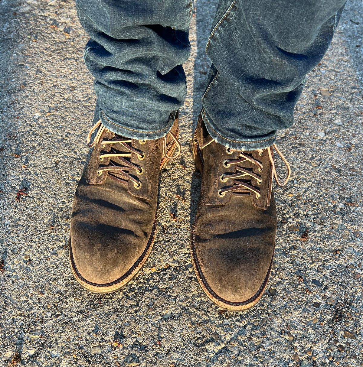 Photo by rjduma on April 1, 2023 of the Grant Stone Diesel Boot in C.F. Stead Earth Waxy Commander Suede.
