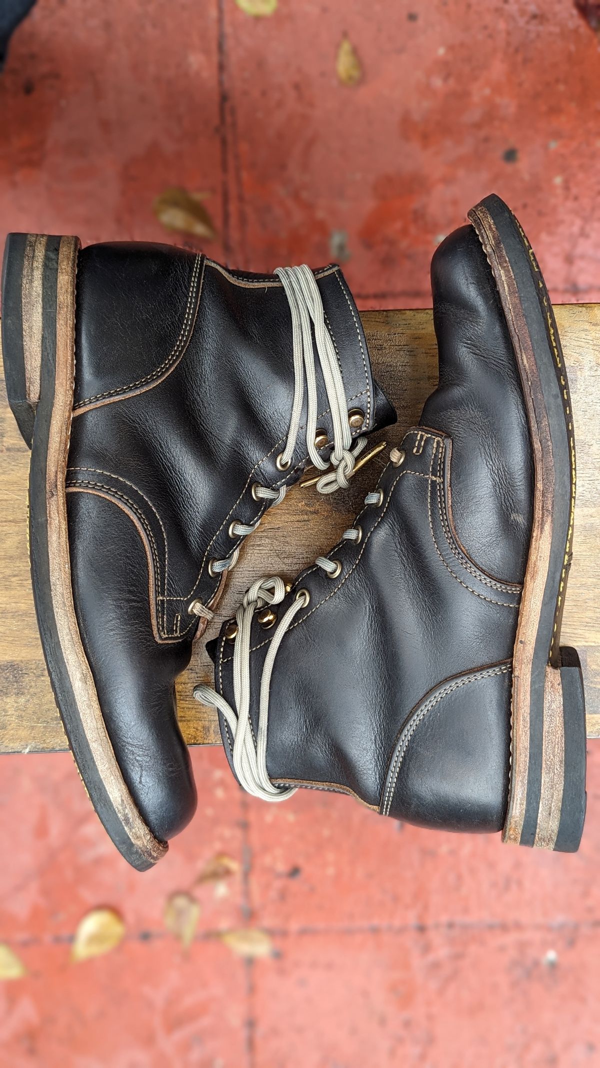 Photo by Briansbootpage on February 5, 2024 of the Truman Service Boot in Black Teacore.