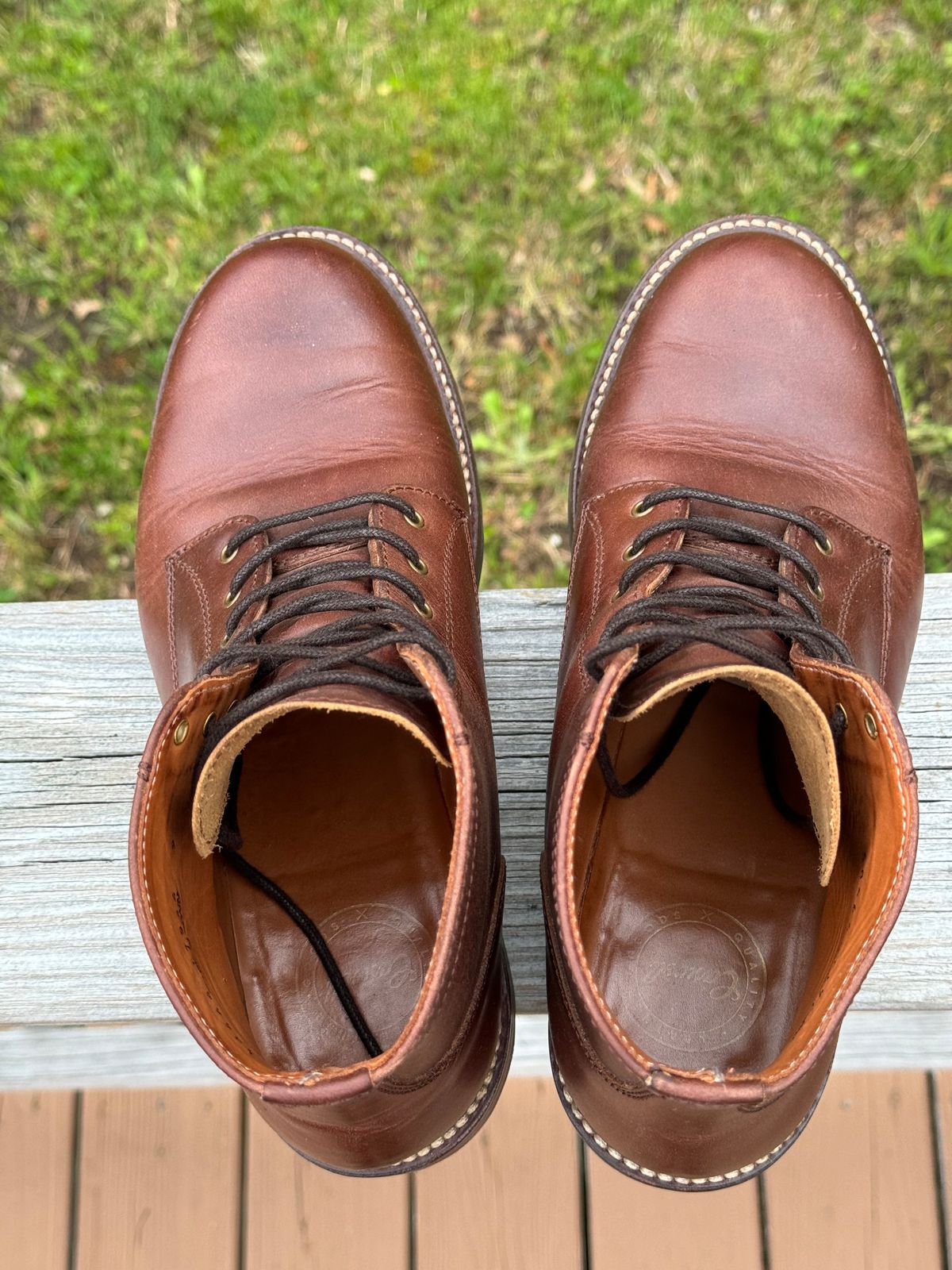 Photo by P2K on May 6, 2024 of the Caswell Boot Company Shaw in Horween Whiskey Predator.