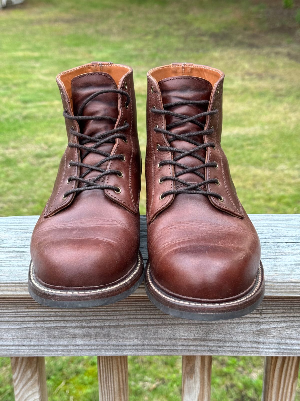 Photo by P2K on May 6, 2024 of the Caswell Boot Company Shaw in Horween Whiskey Predator.