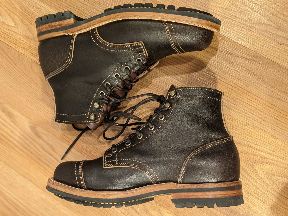 Photo by vpaladino on November 1, 2022 of the Truman Unlisted Model in Horween Java Waxed Flesh.