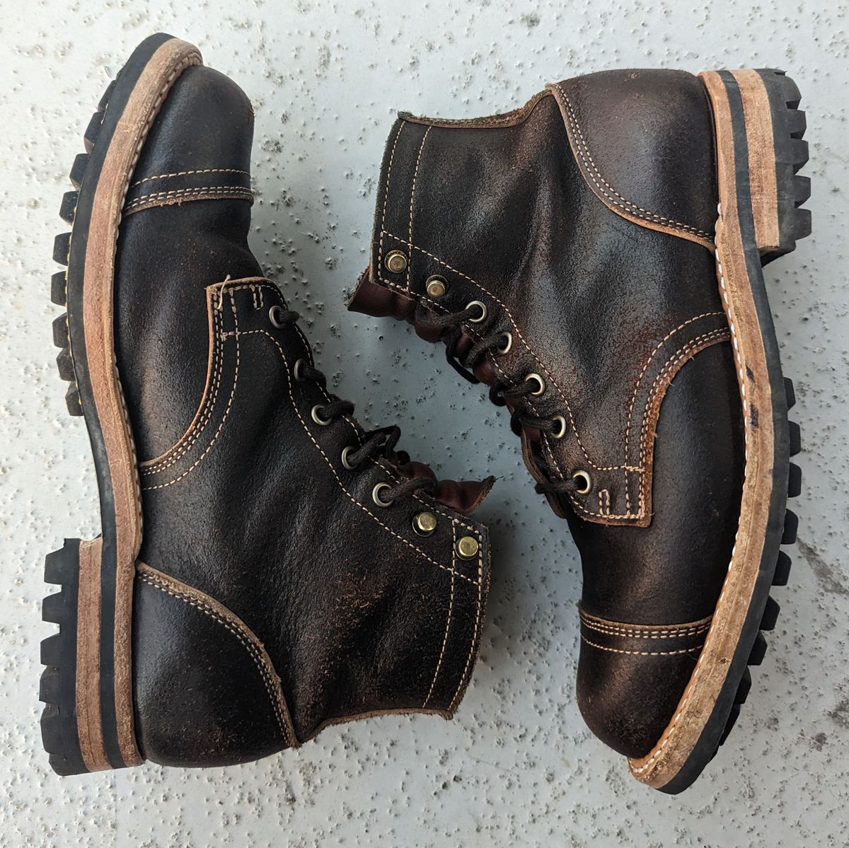 Photo by vpaladino on December 5, 2022 of the Truman Unlisted Model in Horween Java Waxed Flesh.