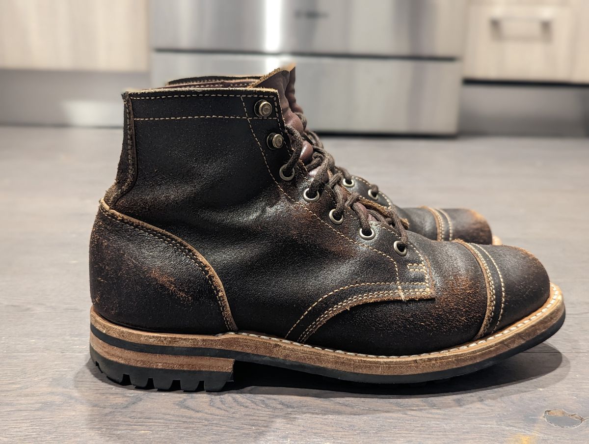Photo by vpaladino on January 5, 2023 of the Truman Unlisted Model in Horween Java Waxed Flesh.