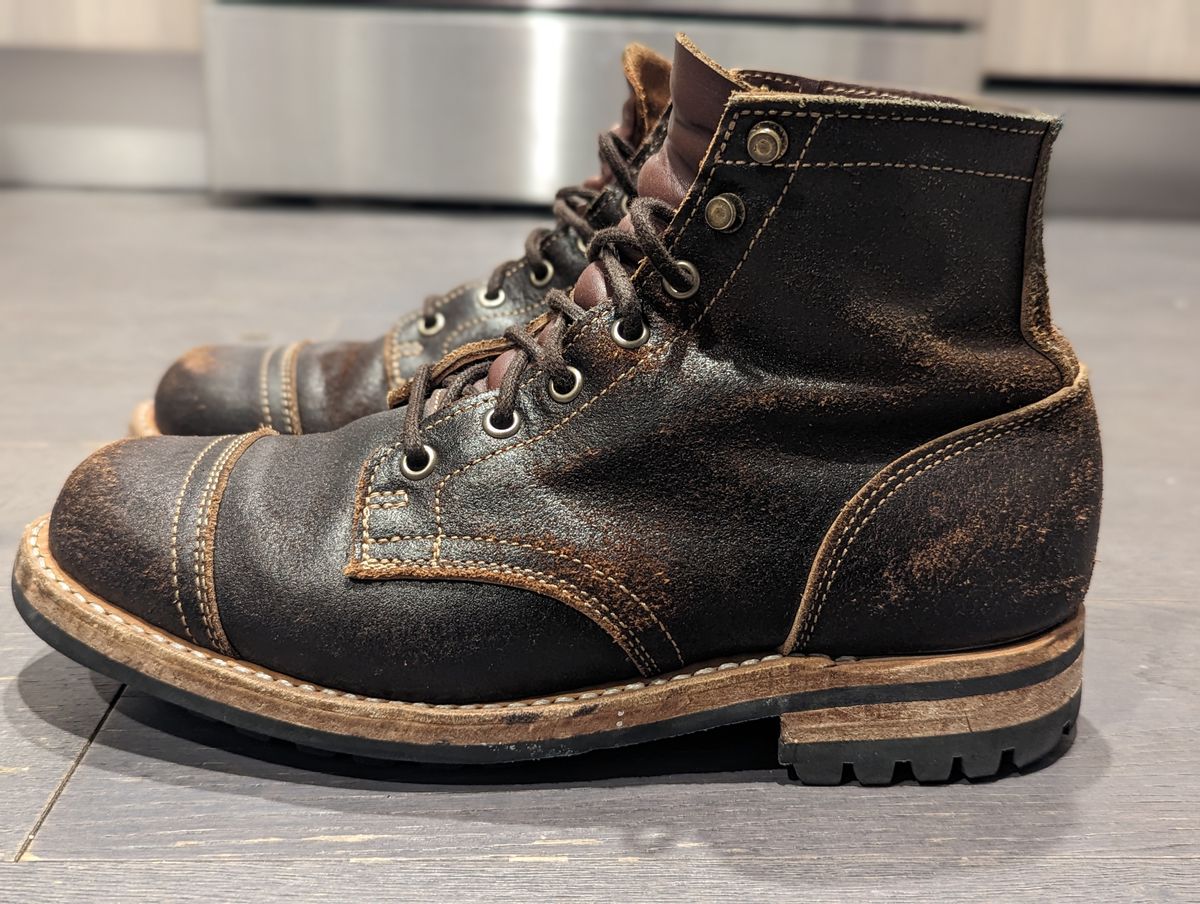 Photo by vpaladino on January 5, 2023 of the Truman Unlisted Model in Horween Java Waxed Flesh.