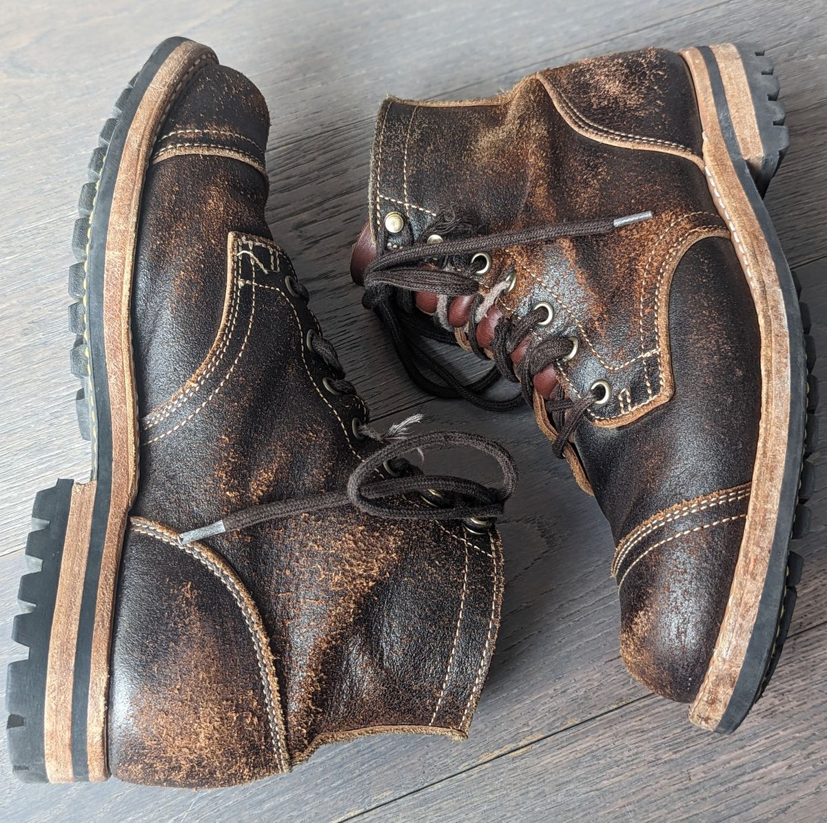 Photo by vpaladino on April 5, 2023 of the Truman Unlisted Model in Horween Java Waxed Flesh.