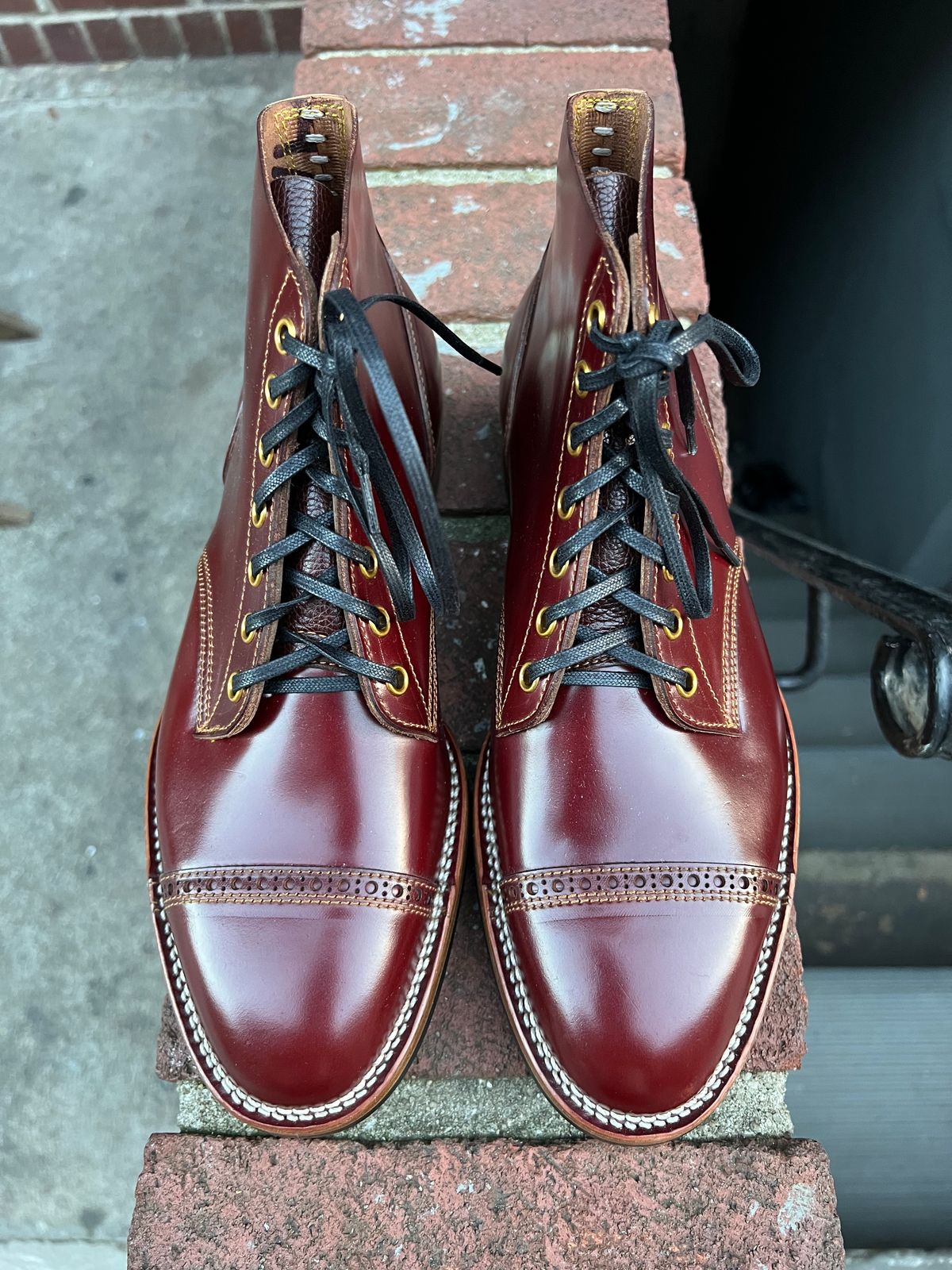 Photo by color_ate on November 6, 2022 of the Iron Boots Devil Dog in Unlisted Leather.