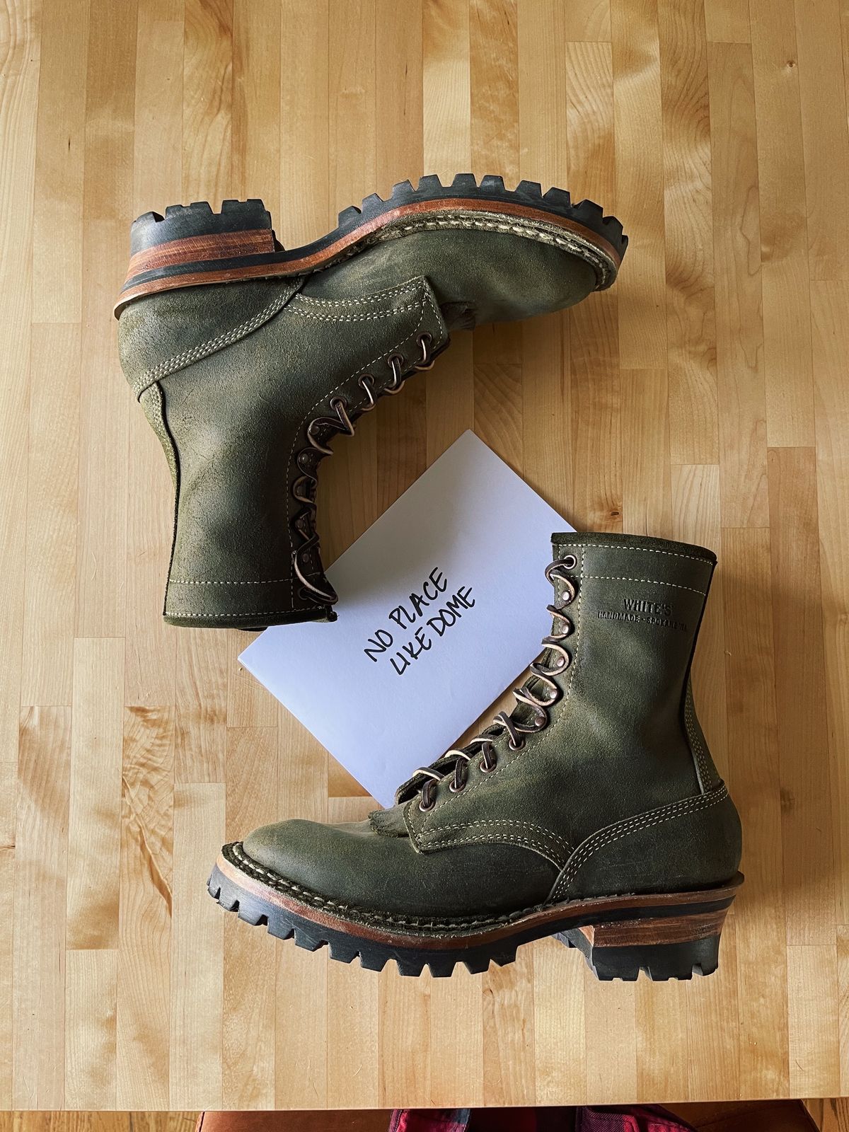 Photo by dspitzzz on November 5, 2022 of the White's Unlisted Model in C.F. Stead Leaf Green Waxy Commander Suede.