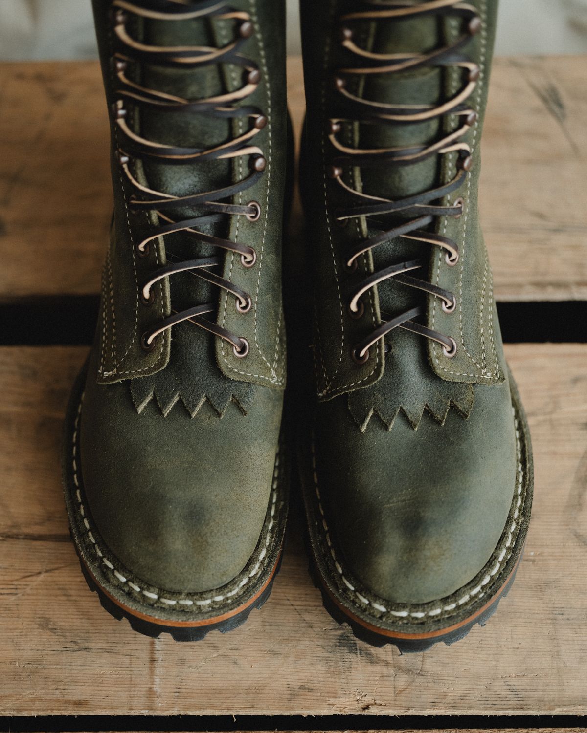 Photo by dspitzzz on November 5, 2022 of the White's Unlisted Model in C.F. Stead Leaf Green Waxy Commander Suede.