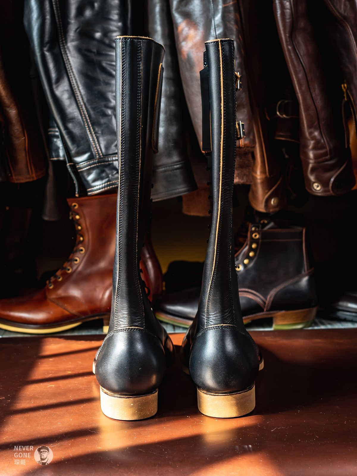 Photo by NeverGoneCG on October 8, 2024 of the Clinch x Black Sign Transcontinental in Degermann Black Gustave Cowhide.