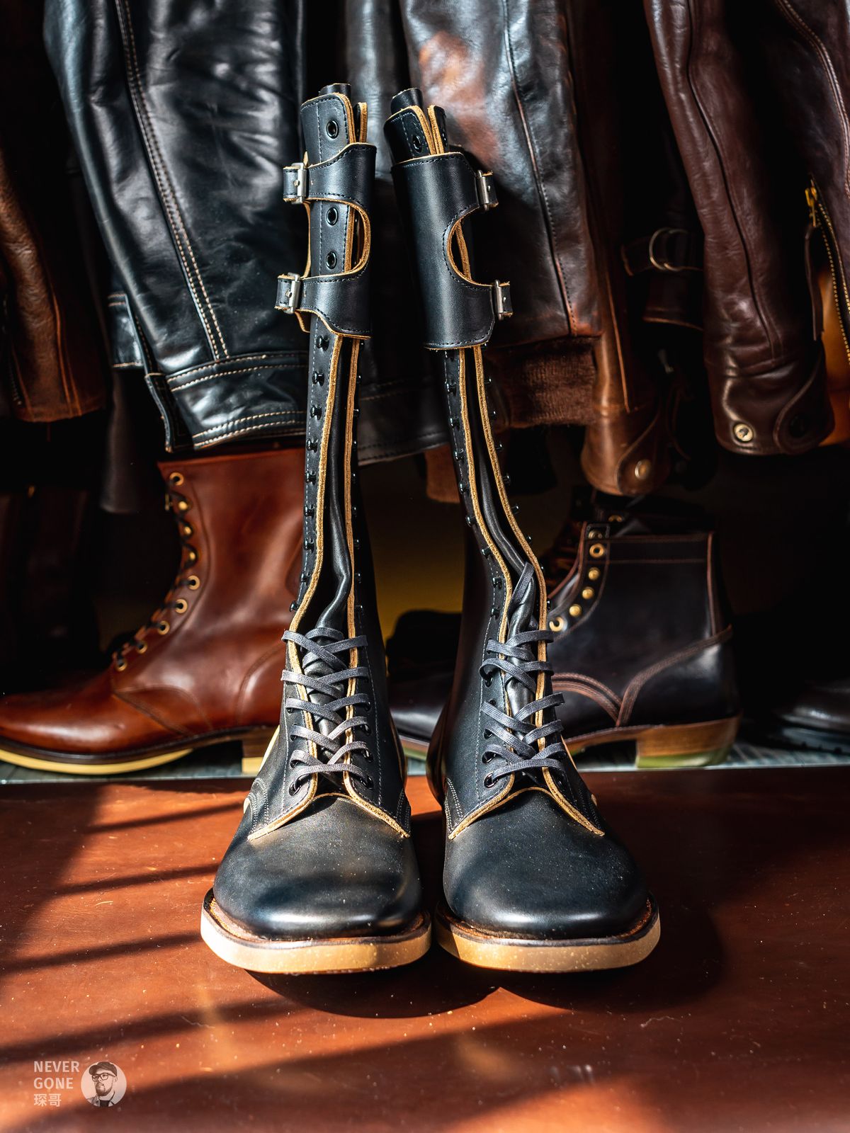 Photo by NeverGoneCG on October 8, 2024 of the Clinch x Black Sign Transcontinental in Degermann Black Gustave Cowhide.