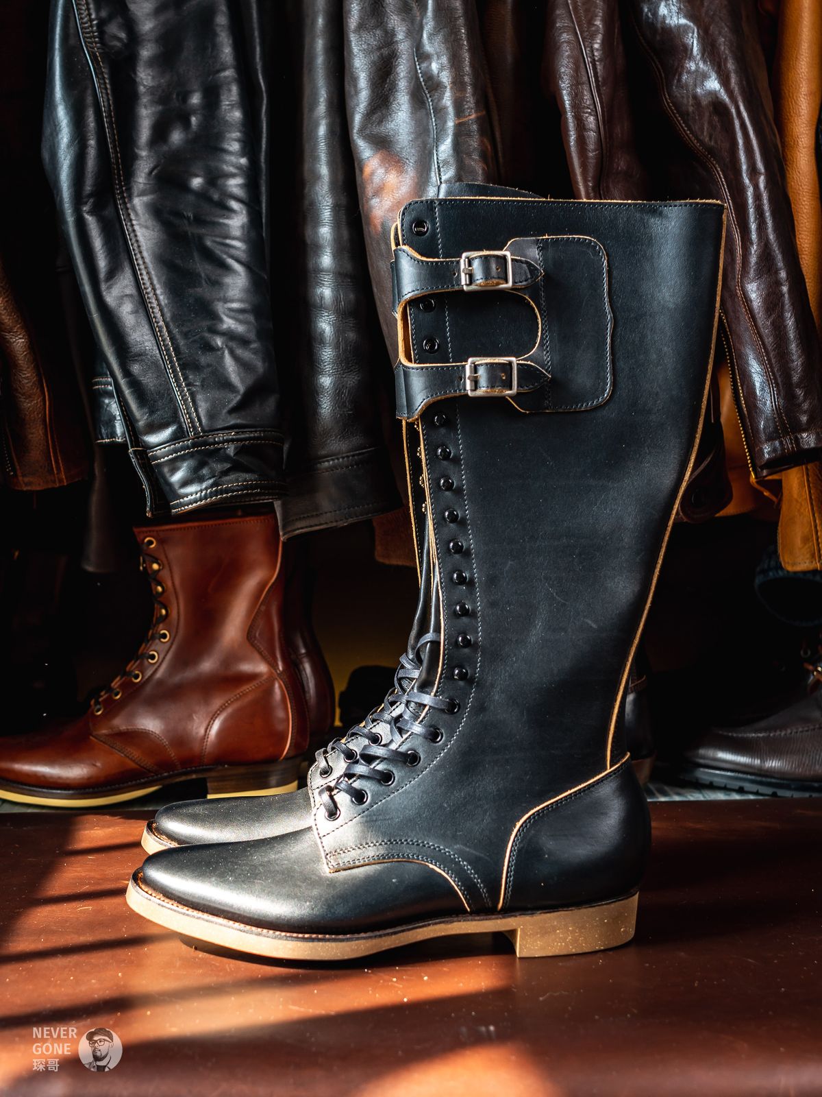 Photo by NeverGoneCG on October 8, 2024 of the Clinch x Black Sign Transcontinental in Degermann Black Gustave Cowhide.