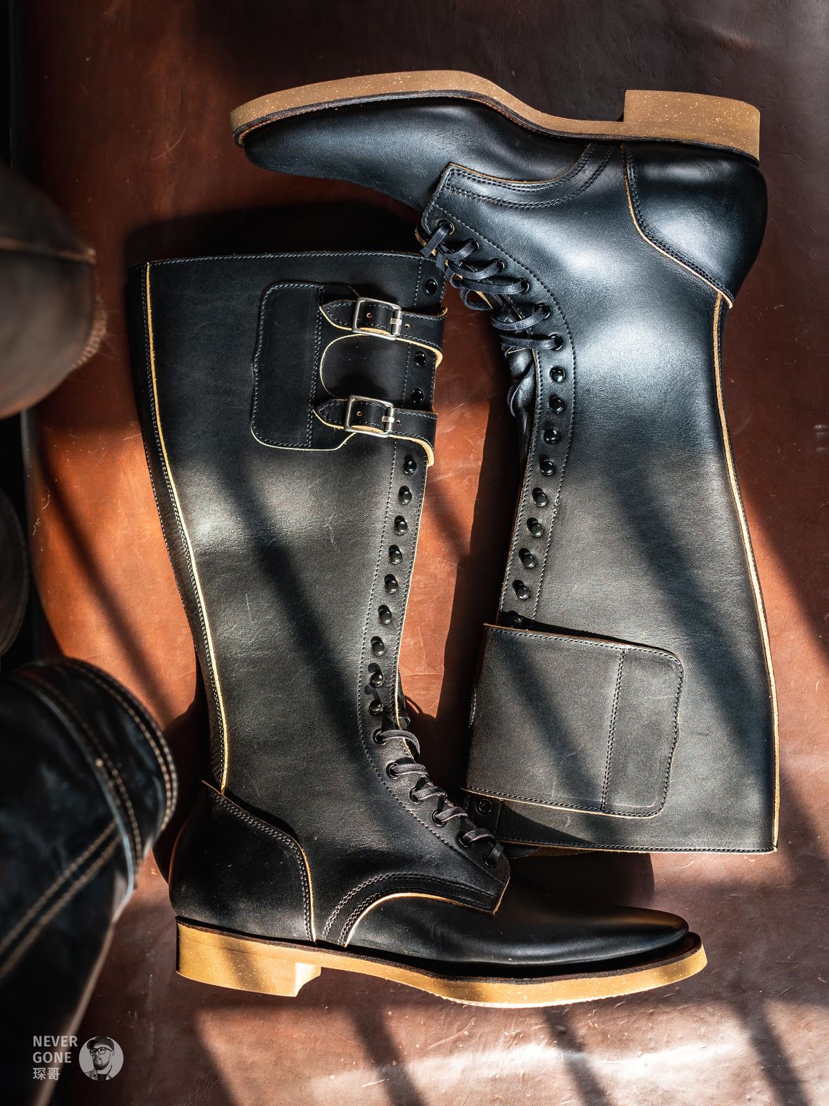 Photo by NeverGoneCG on October 8, 2024 of the Clinch x Black Sign Transcontinental in Degermann Black Gustave Cowhide.