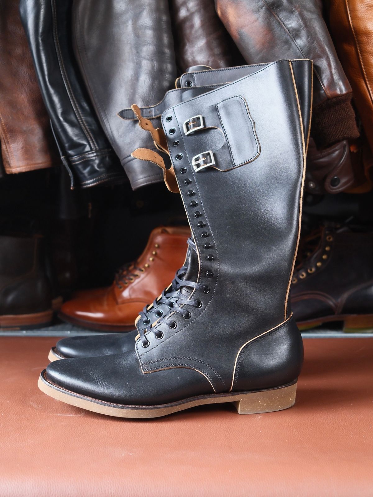 Photo by NeverGoneCG on December 5, 2024 of the Clinch x Black Sign Transcontinental in Degermann Black Gustave Cowhide.