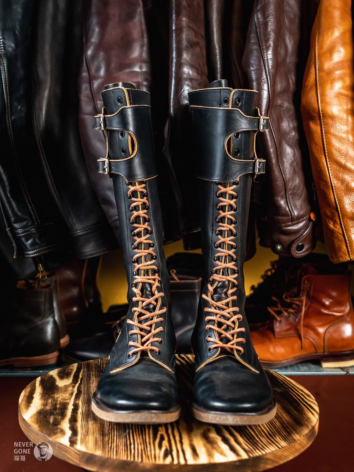 Photo by NeverGoneCG on February 1, 2025 of the Clinch x Black Sign Transcontinental in Degermann Black Gustave Cowhide.