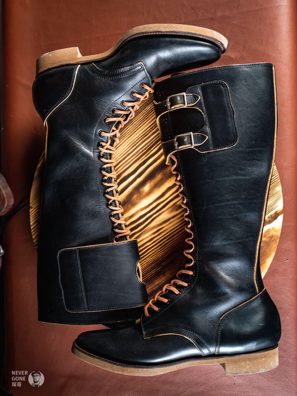 Photo by NeverGoneCG on February 1, 2025 of the Clinch x Black Sign Transcontinental in Degermann Black Gustave Cowhide.