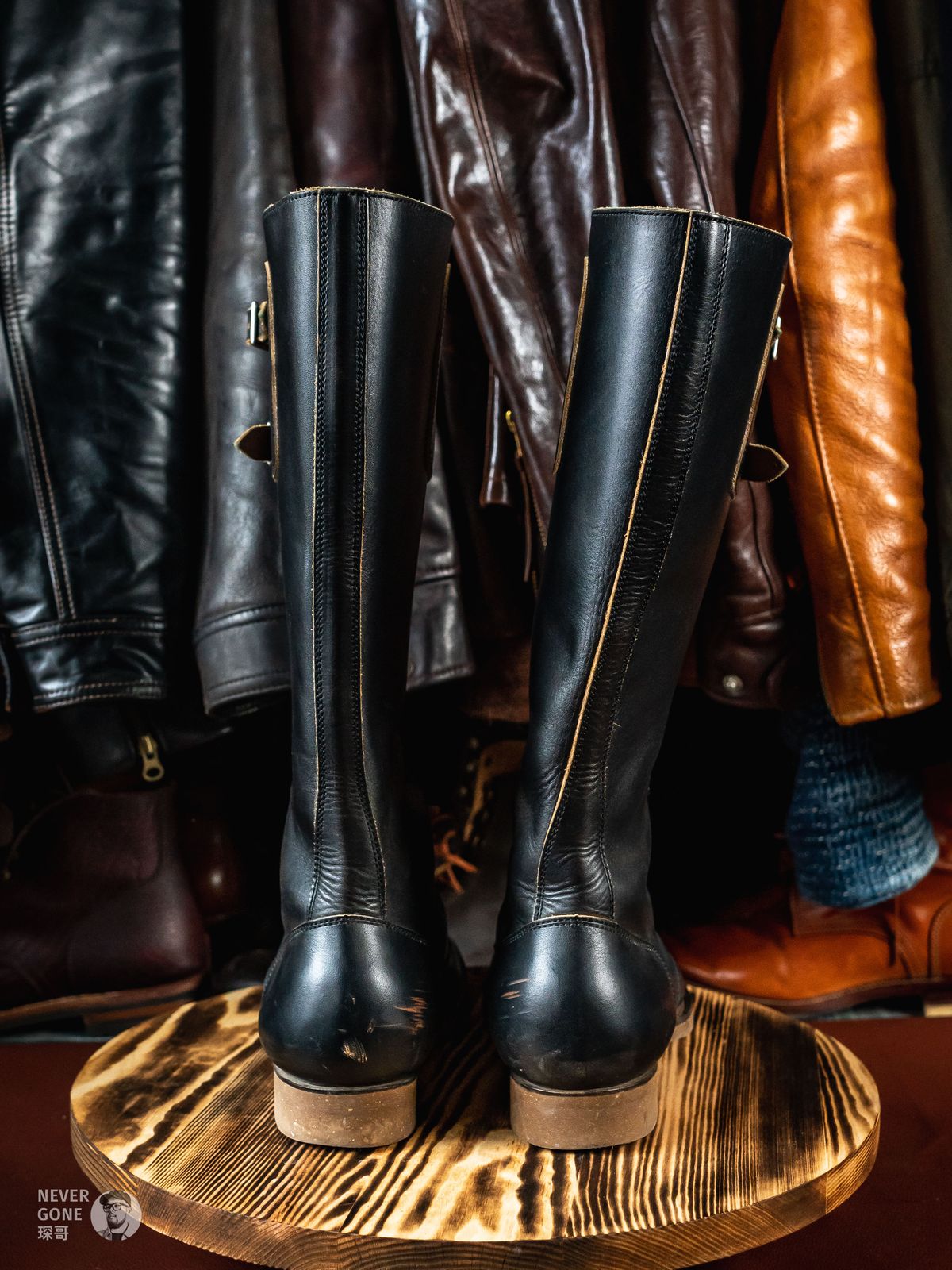 Photo by NeverGoneCG on March 2, 2025 of the Clinch x Black Sign Transcontinental in Degermann Black Gustave Cowhide.
