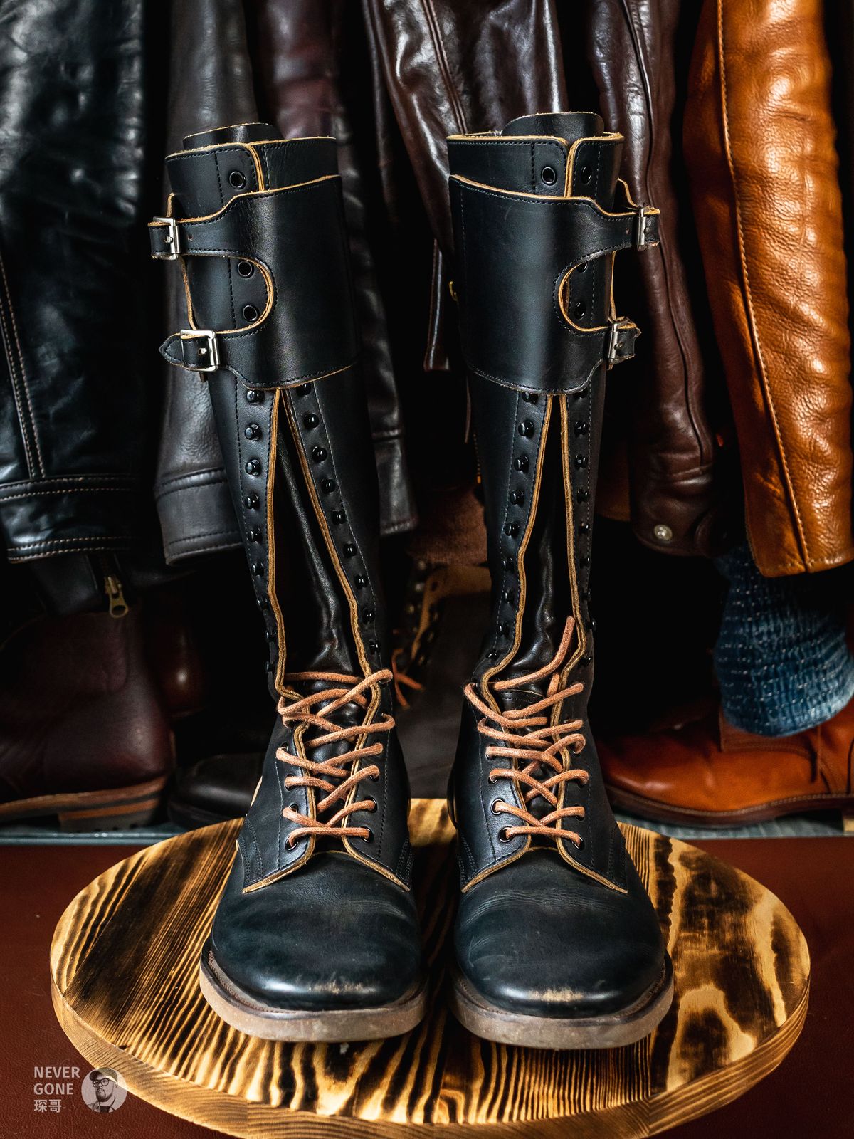 Photo by NeverGoneCG on March 2, 2025 of the Clinch x Black Sign Transcontinental in Degermann Black Gustave Cowhide.