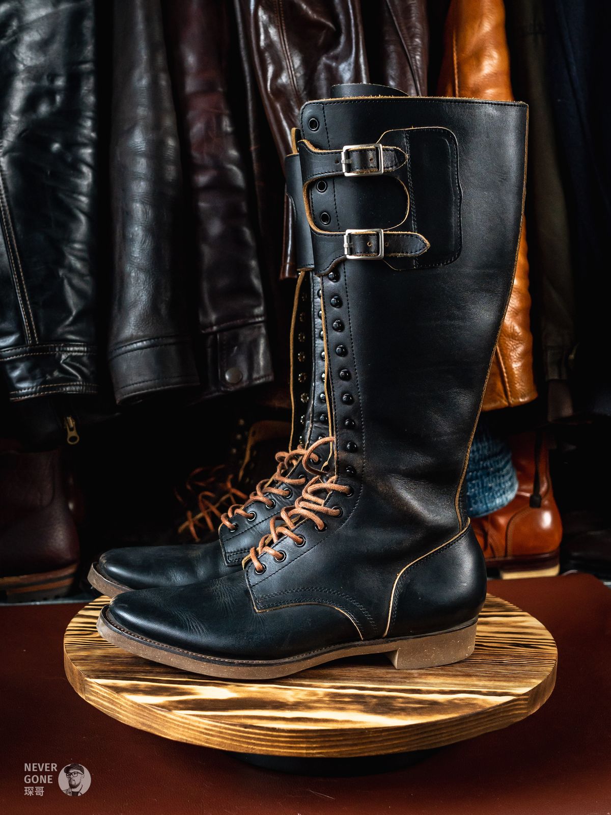 Photo by NeverGoneCG on March 2, 2025 of the Clinch x Black Sign Transcontinental in Degermann Black Gustave Cowhide.