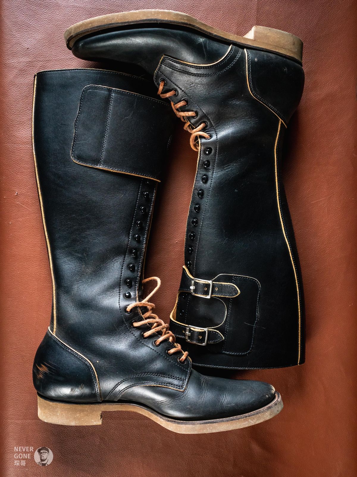 Photo by NeverGoneCG on March 2, 2025 of the Clinch x Black Sign Transcontinental in Degermann Black Gustave Cowhide.