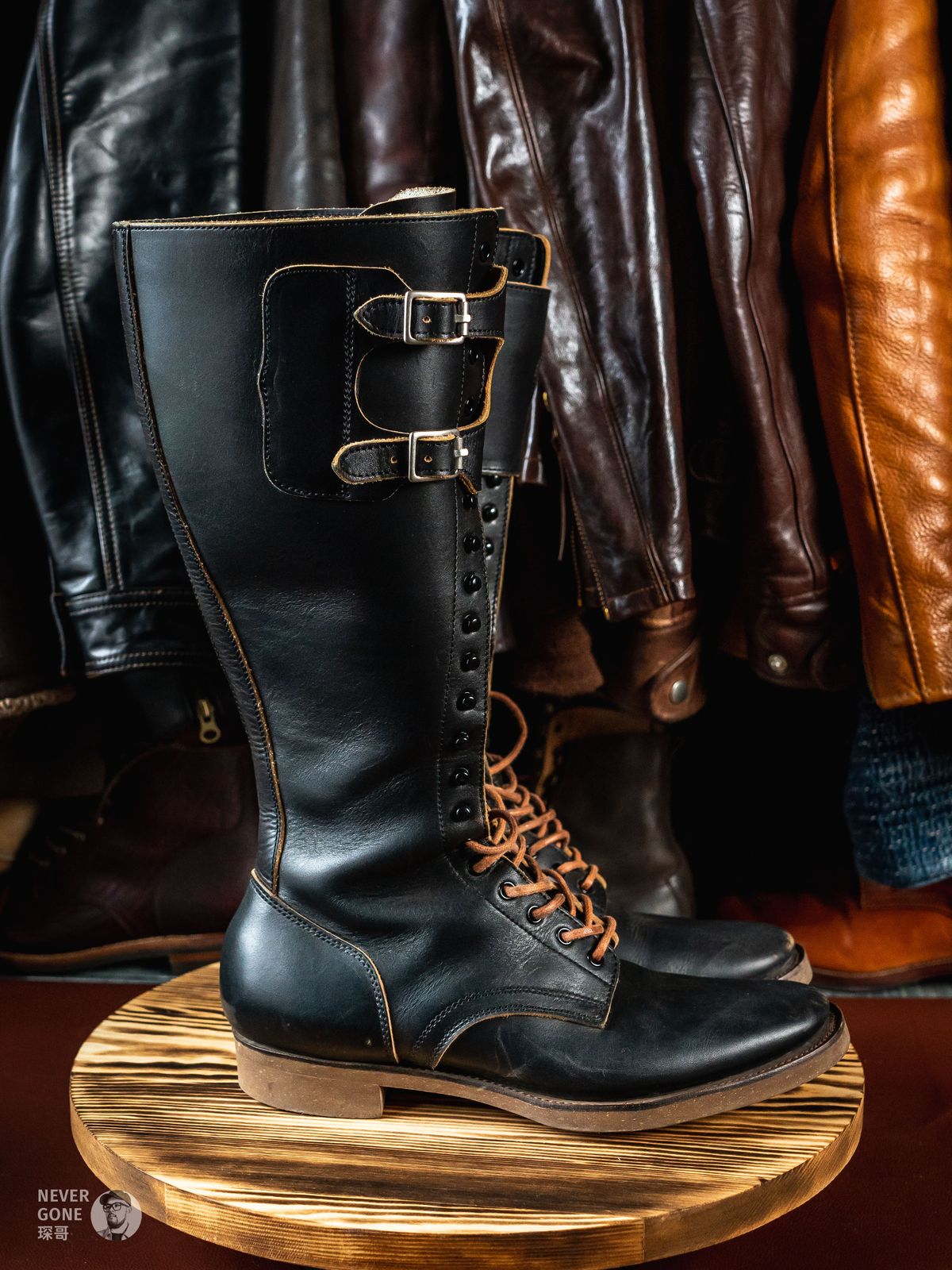 Photo by NeverGoneCG on March 2, 2025 of the Clinch x Black Sign Transcontinental in Degermann Black Gustave Cowhide.