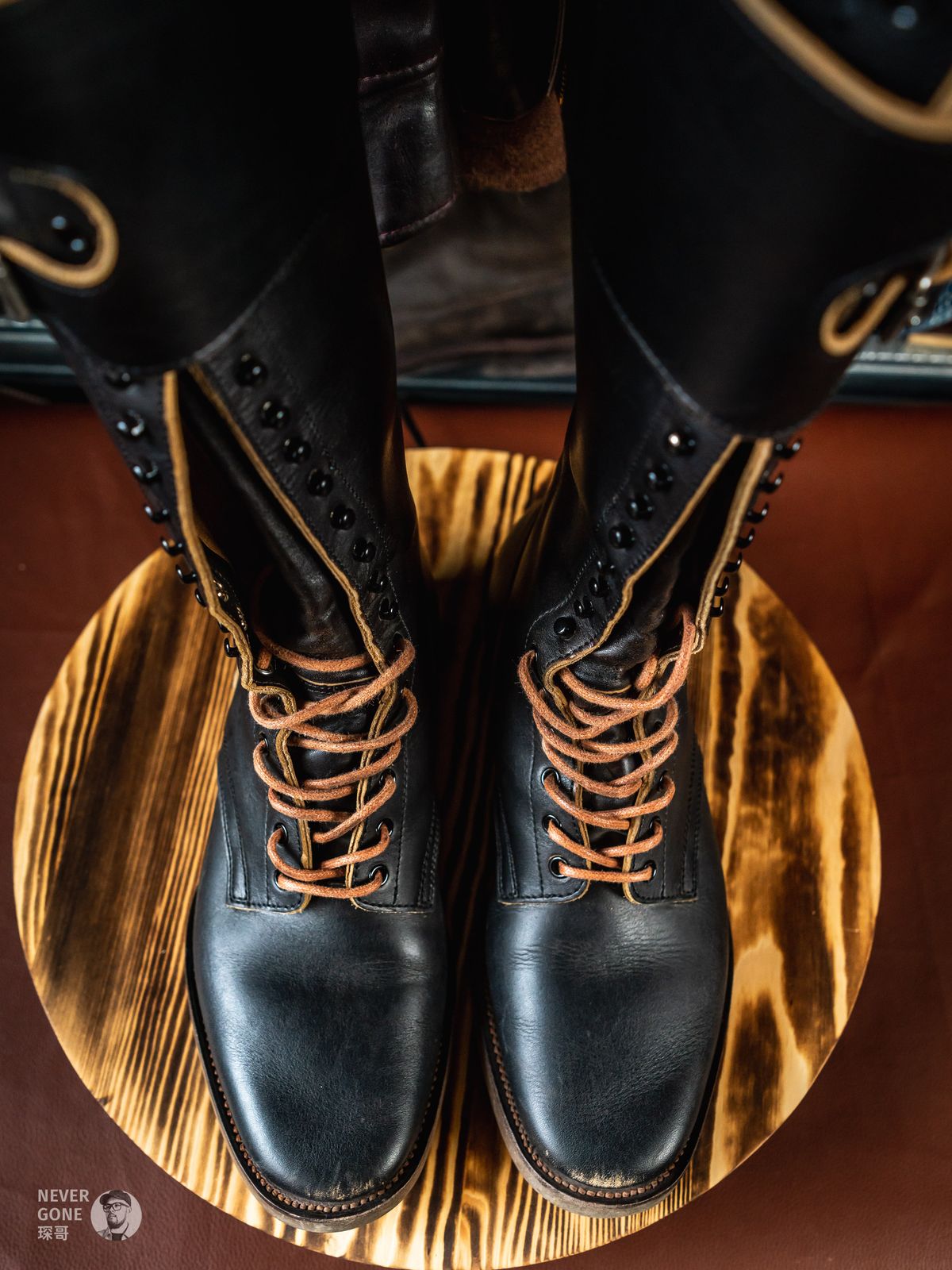 Photo by NeverGoneCG on March 2, 2025 of the Clinch x Black Sign Transcontinental in Degermann Black Gustave Cowhide.