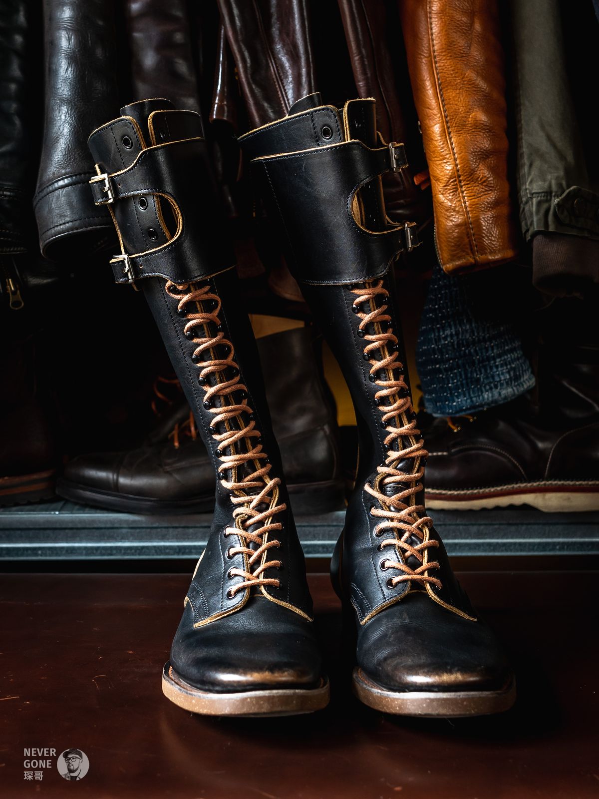 Photo by NeverGoneCG on April 2, 2025 of the Clinch x Black Sign Transcontinental in Degermann Black Gustave Cowhide.
