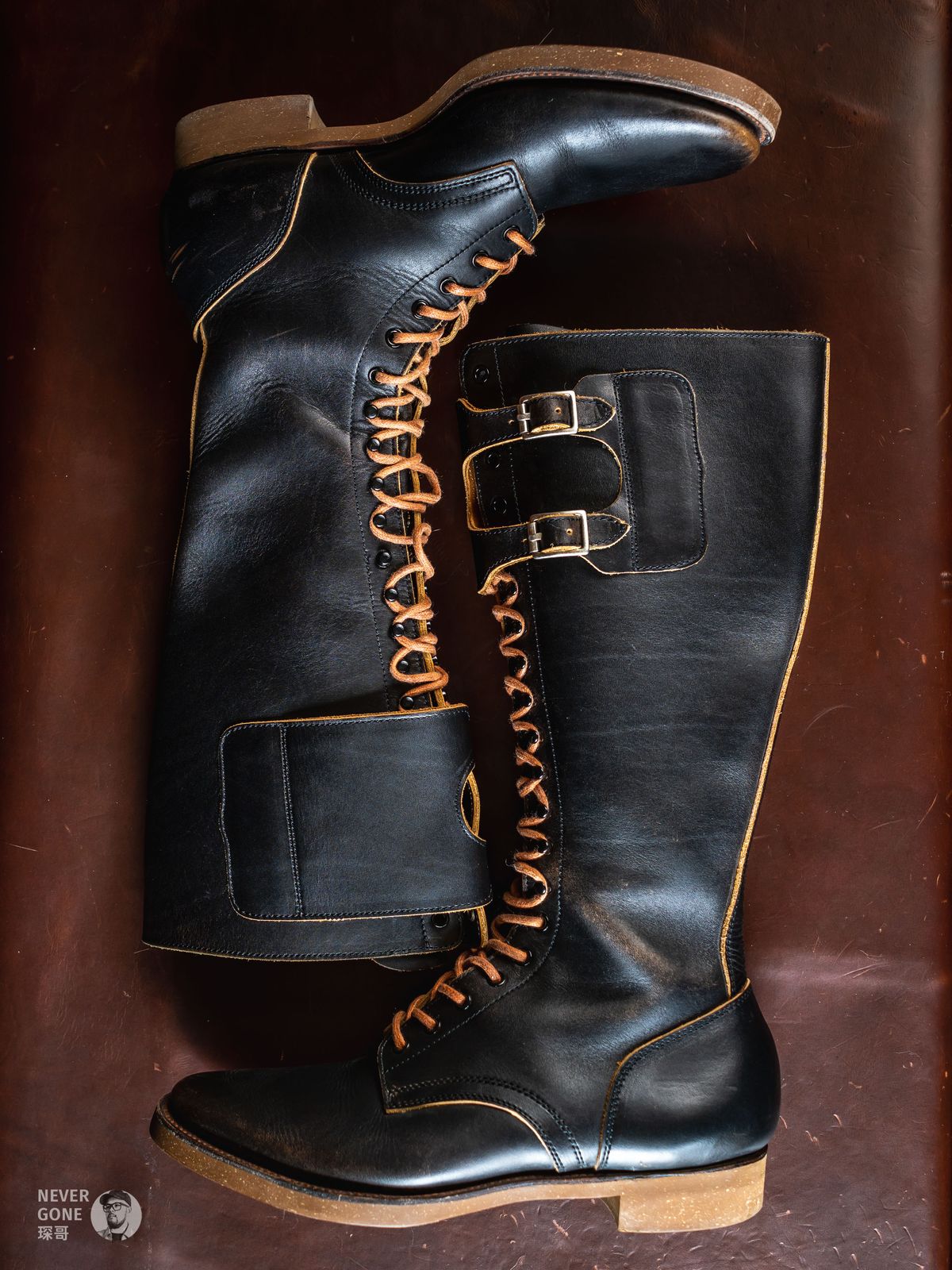 Photo by NeverGoneCG on April 2, 2025 of the Clinch x Black Sign Transcontinental in Degermann Black Gustave Cowhide.