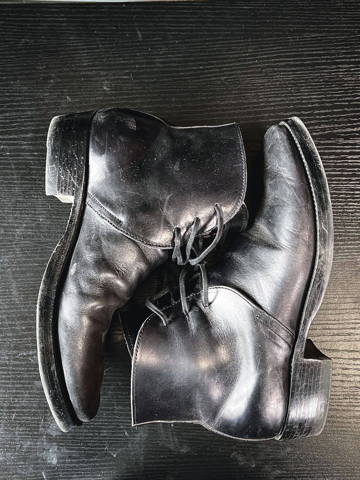 Photo by NeverGoneCG on December 3, 2022 of the XBXS George Boots in Guidi Black Horsehide.