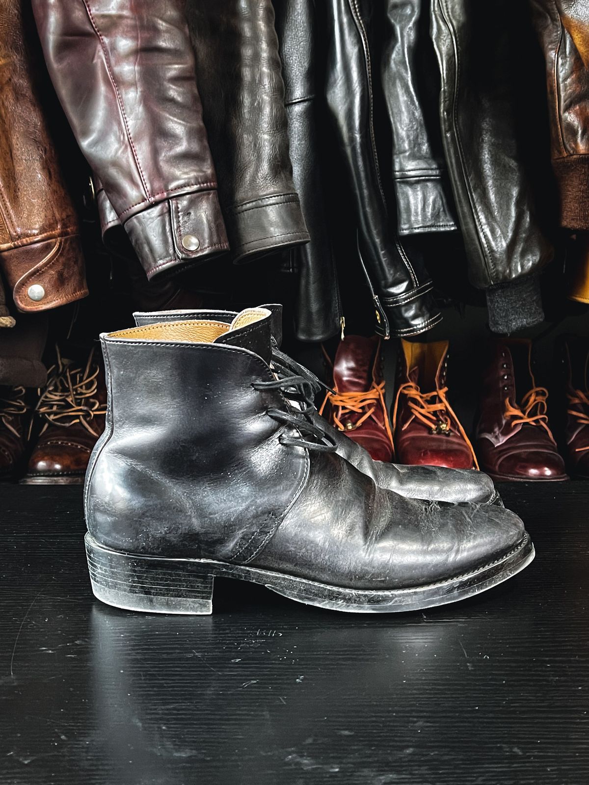 Photo by NeverGoneCG on December 3, 2022 of the XBXS George Boots in Guidi Black Horsehide.