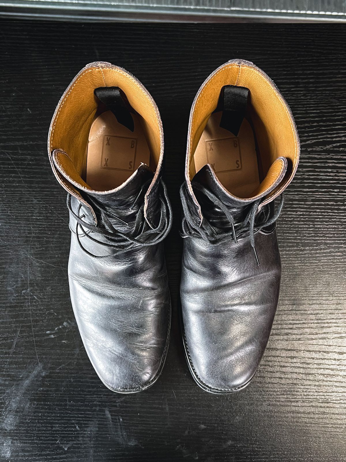 Photo by NeverGoneCG on December 3, 2022 of the XBXS George Boots in Guidi Black Horsehide.