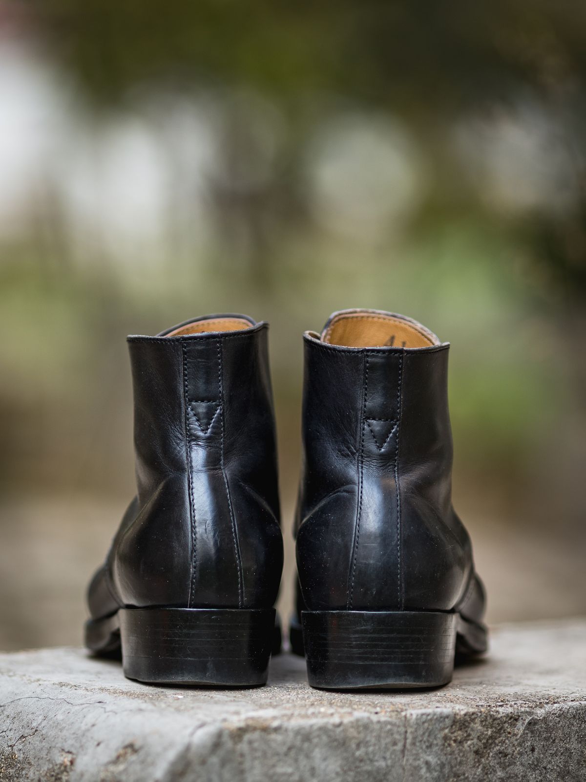 Photo by NeverGoneCG on February 3, 2023 of the XBXS George Boots in Guidi Black Horsehide.