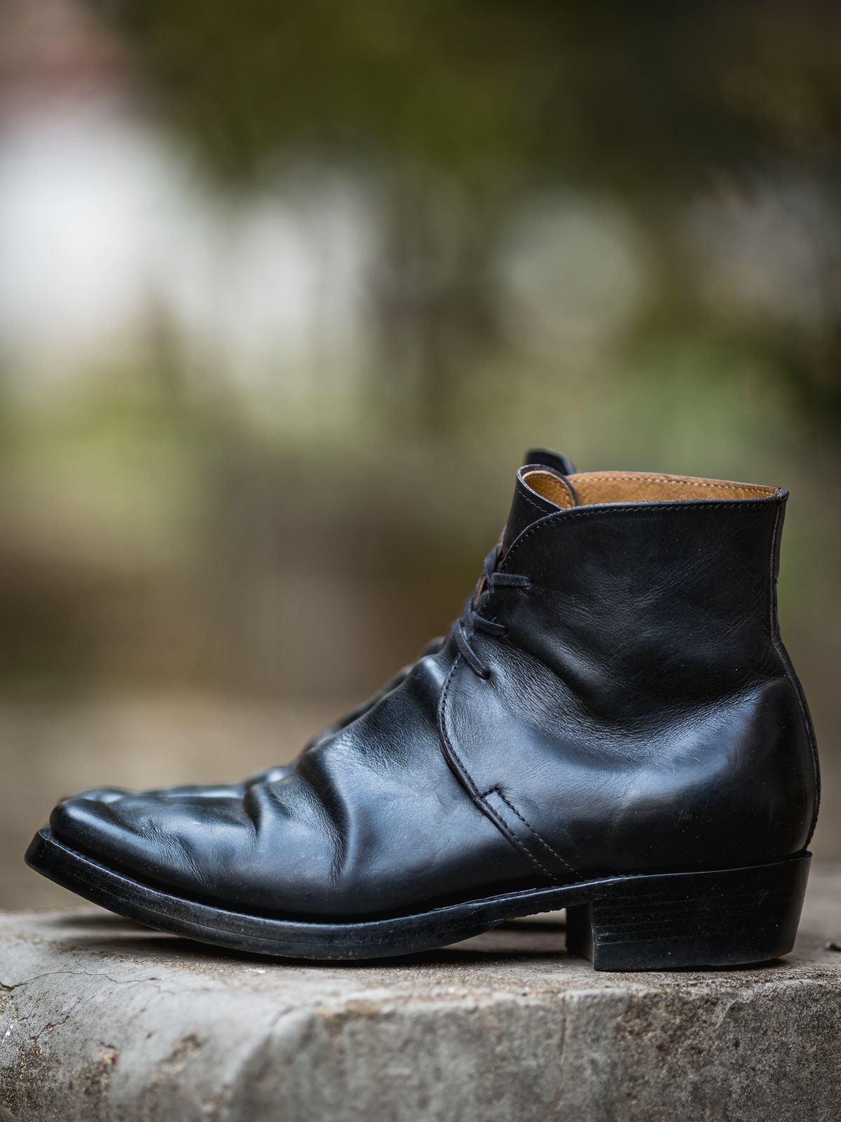 Photo by NeverGoneCG on February 3, 2023 of the XBXS George Boots in Guidi Black Horsehide.