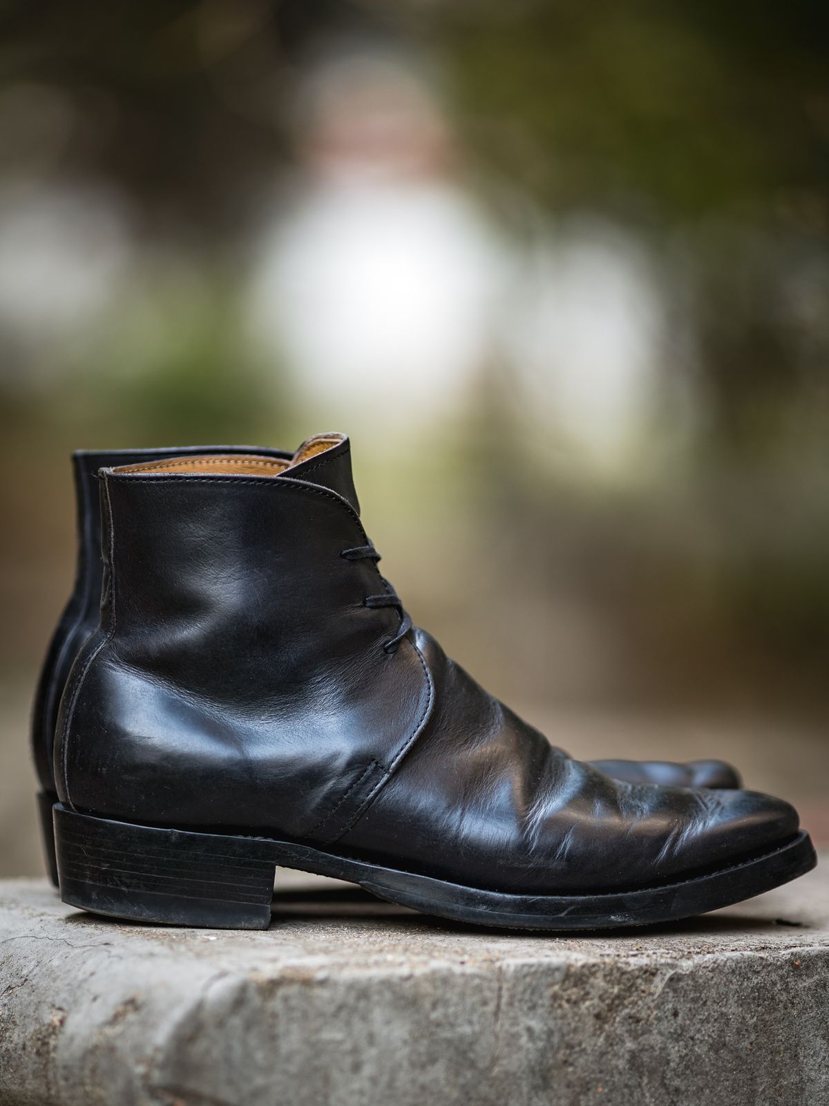 Photo by NeverGoneCG on February 3, 2023 of the XBXS George Boots in Guidi Black Horsehide.