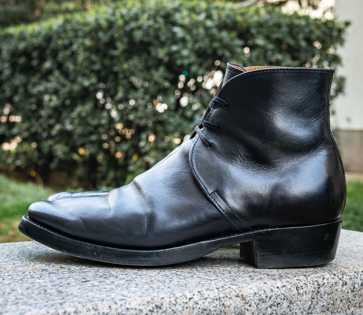 Photo by NeverGoneCG on March 2, 2023 of the XBXS George Boots in Guidi Black Horsehide.