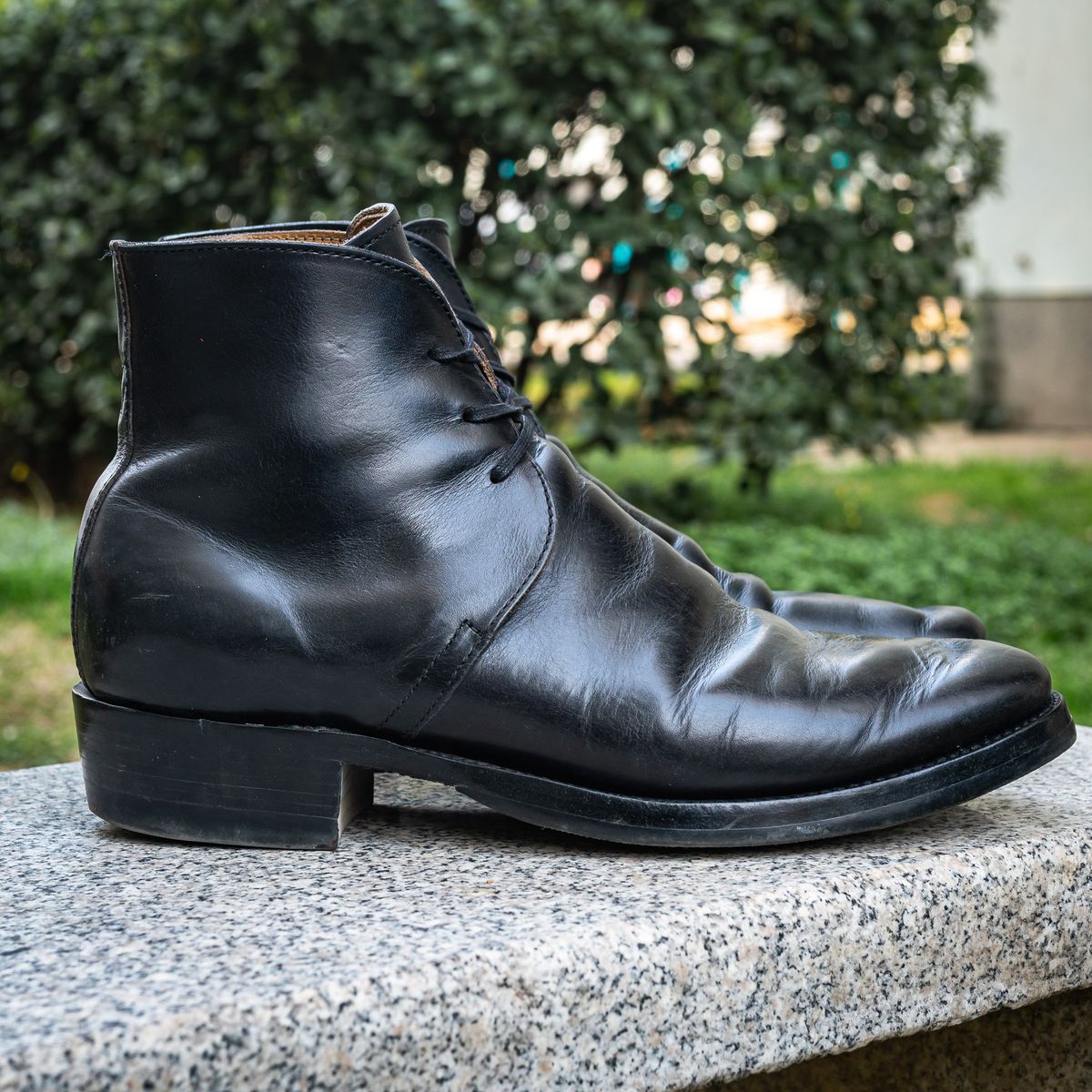 Photo by NeverGoneCG on March 2, 2023 of the XBXS George Boots in Guidi Black Horsehide.