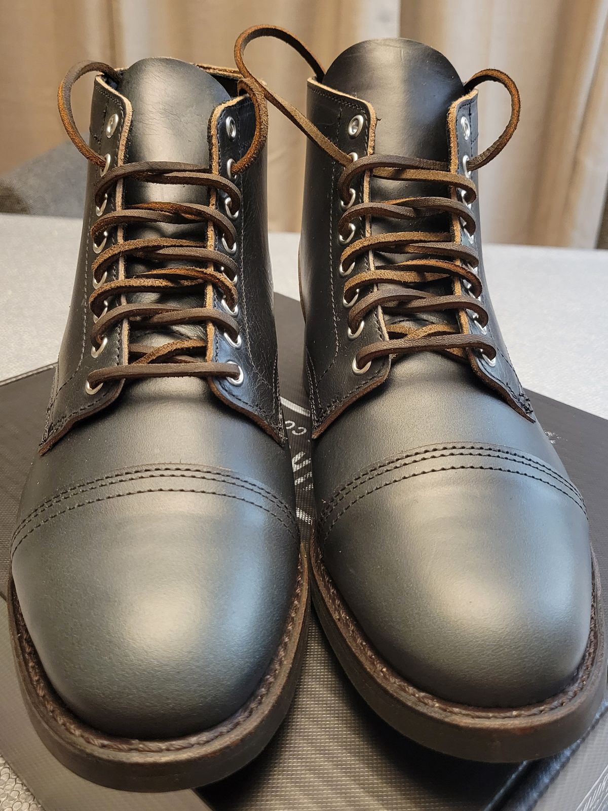Photo by cherninHVAC on September 28, 2022 of the Thursday Vanguard in Horween Indigo Chromexcel.