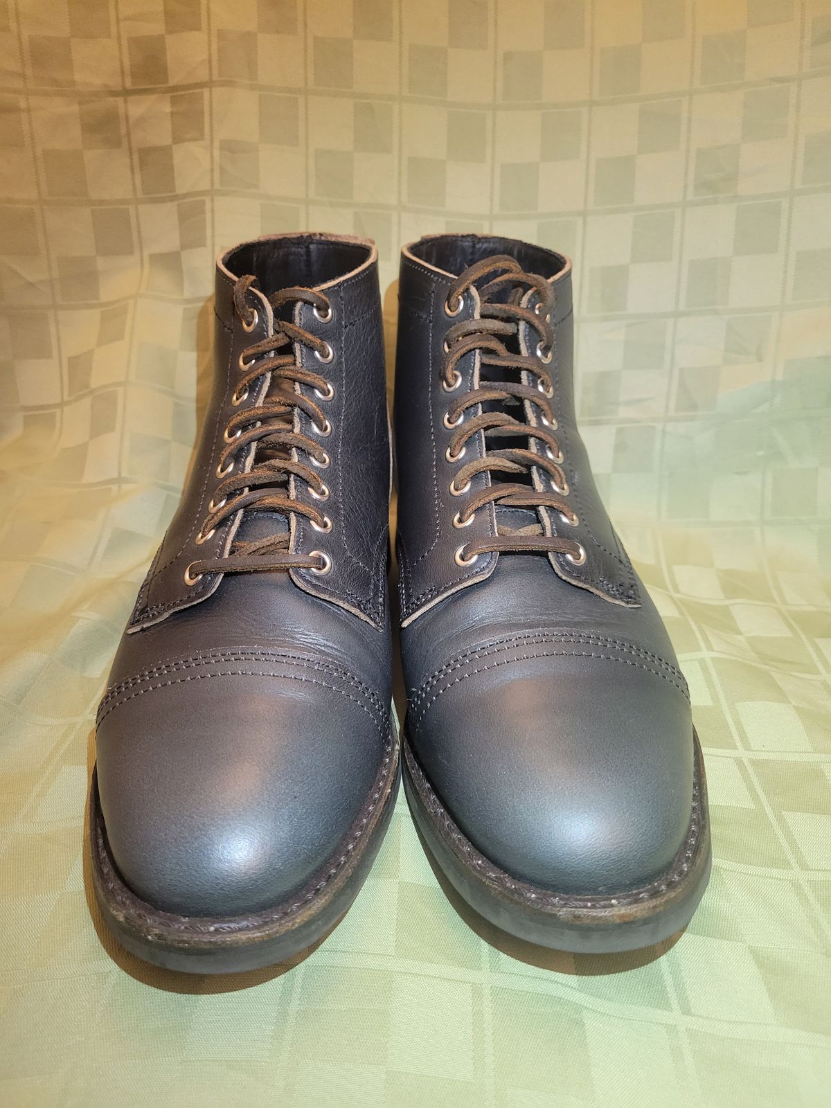 Photo by cherninHVAC on October 6, 2022 of the Thursday Vanguard in Horween Indigo Chromexcel.