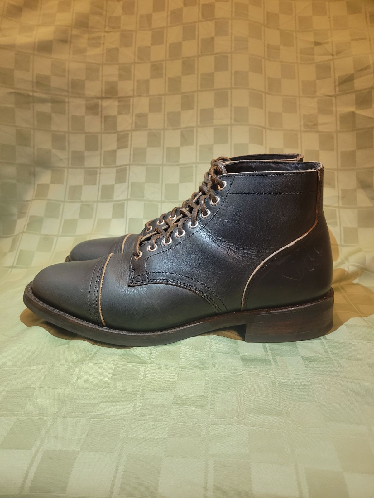 Photo by cherninHVAC on October 6, 2022 of the Thursday Vanguard in Horween Indigo Chromexcel.