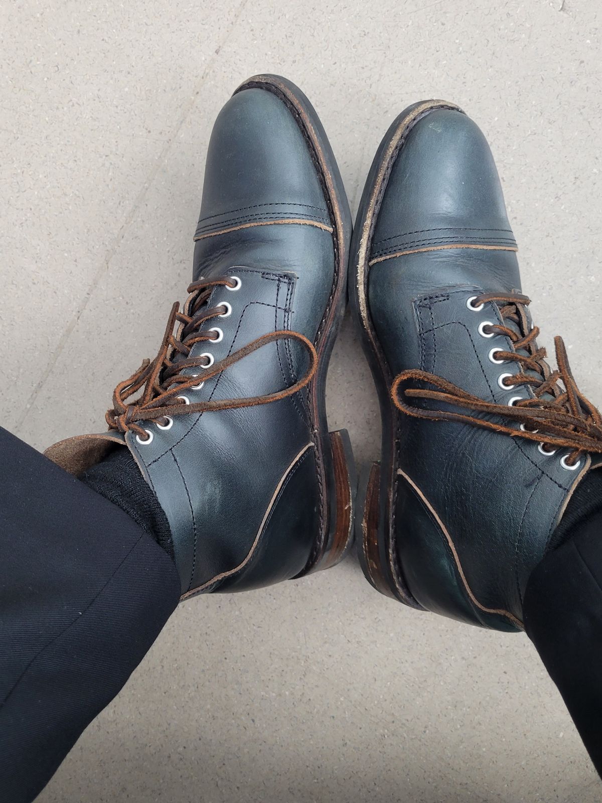 Photo by cherninHVAC on October 20, 2022 of the Thursday Vanguard in Horween Indigo Chromexcel.