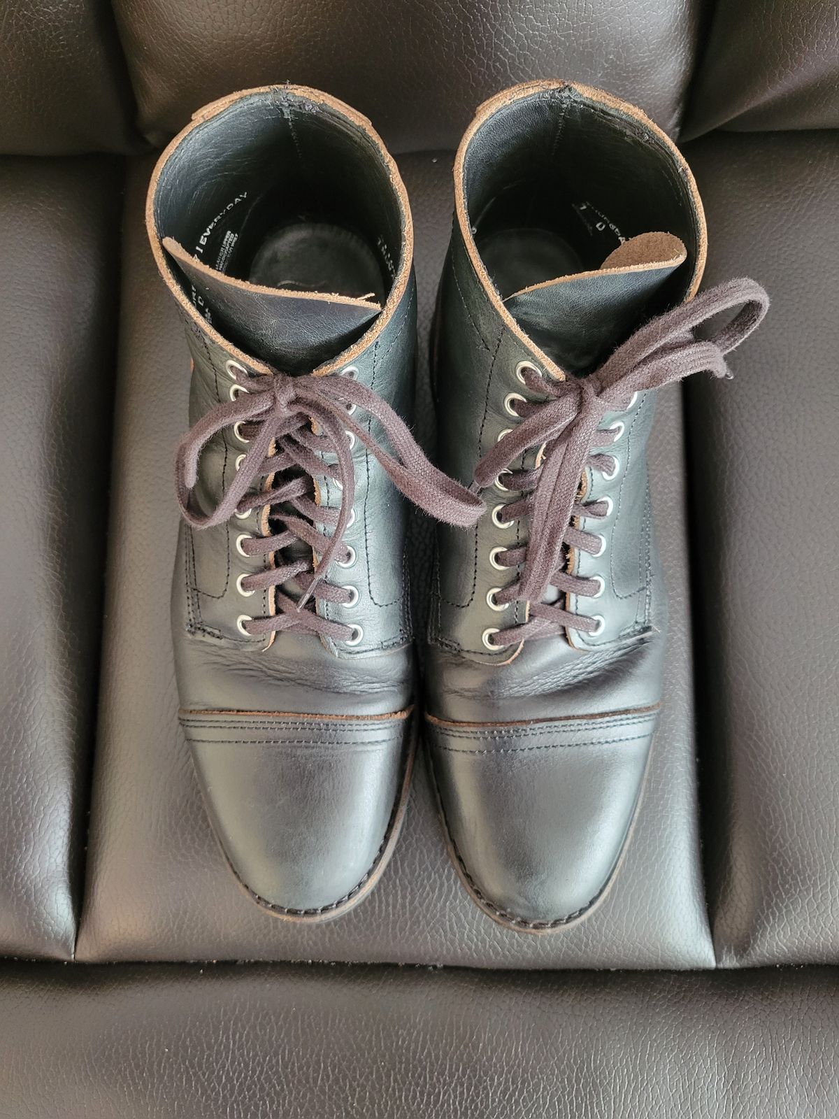 Photo by cherninHVAC on December 5, 2022 of the Thursday Vanguard in Horween Indigo Chromexcel.