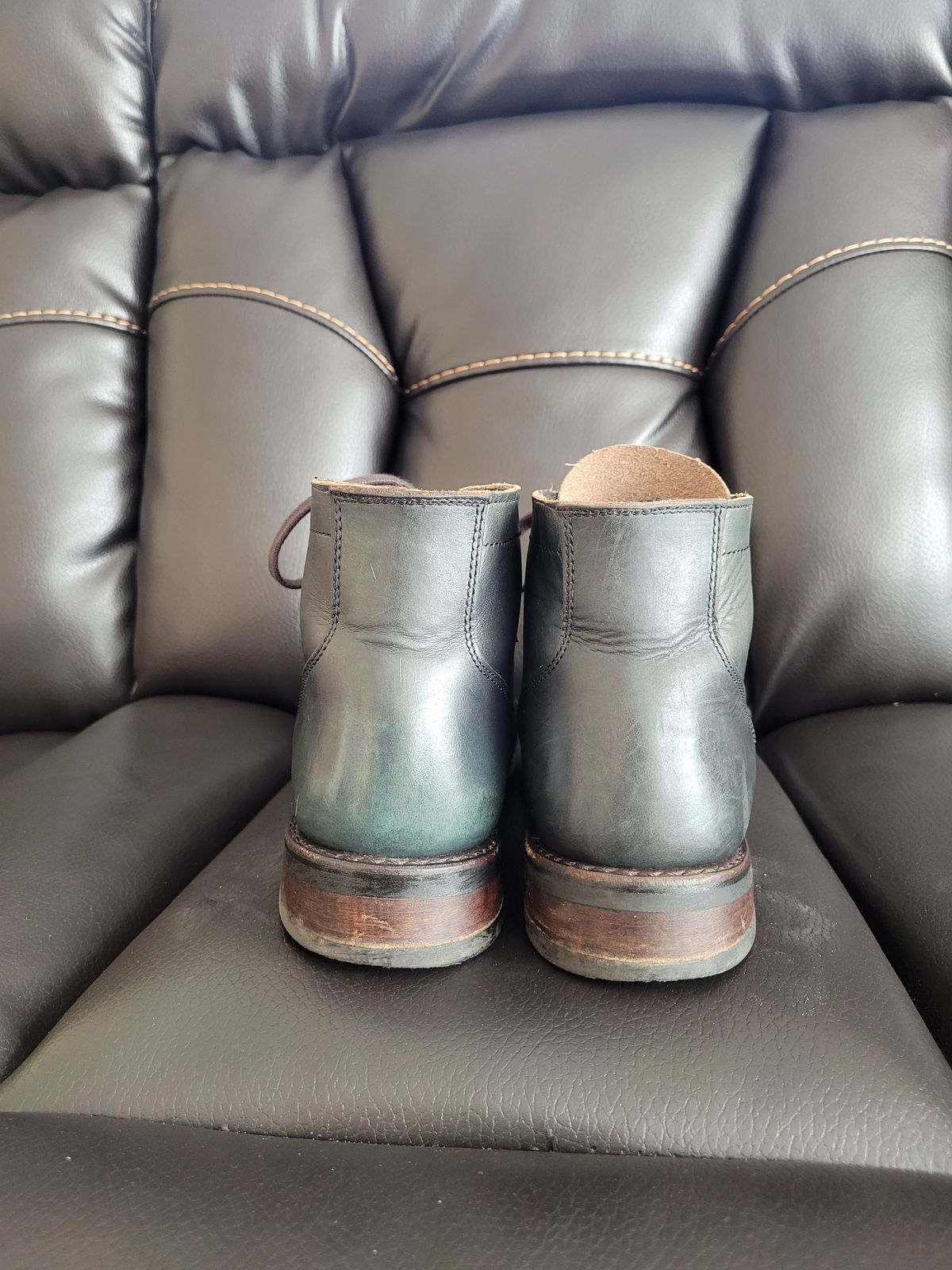 Photo by cherninHVAC on December 5, 2022 of the Thursday Vanguard in Horween Indigo Chromexcel.