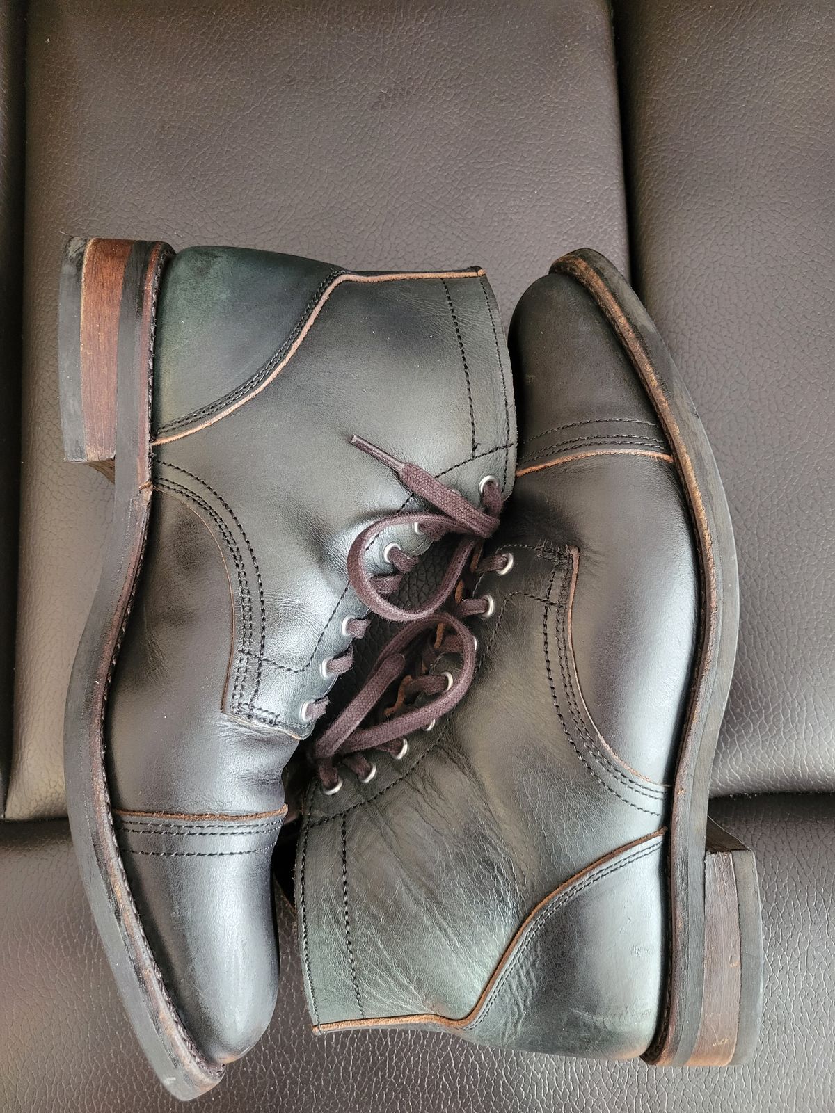 Photo by cherninHVAC on December 5, 2022 of the Thursday Vanguard in Horween Indigo Chromexcel.