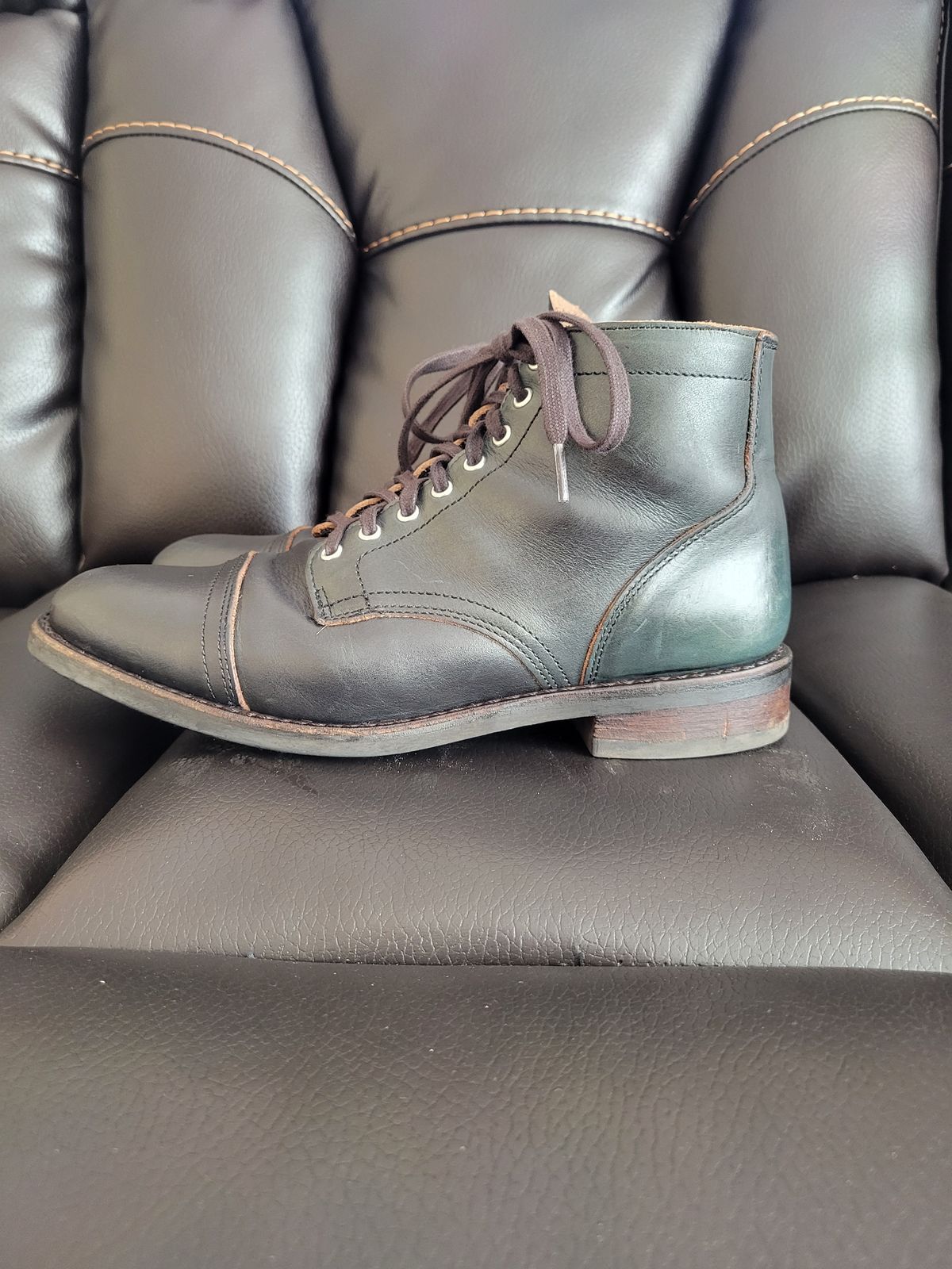Photo by cherninHVAC on December 5, 2022 of the Thursday Vanguard in Horween Indigo Chromexcel.