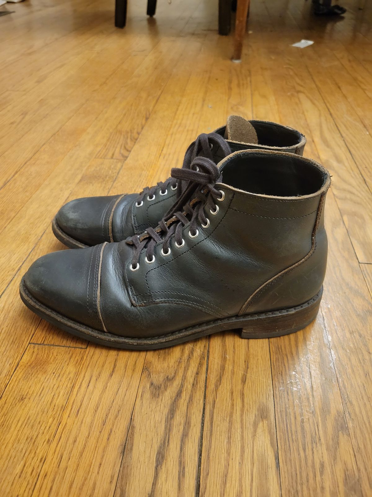 Photo by cherninHVAC on January 5, 2023 of the Thursday Vanguard in Horween Indigo Chromexcel.