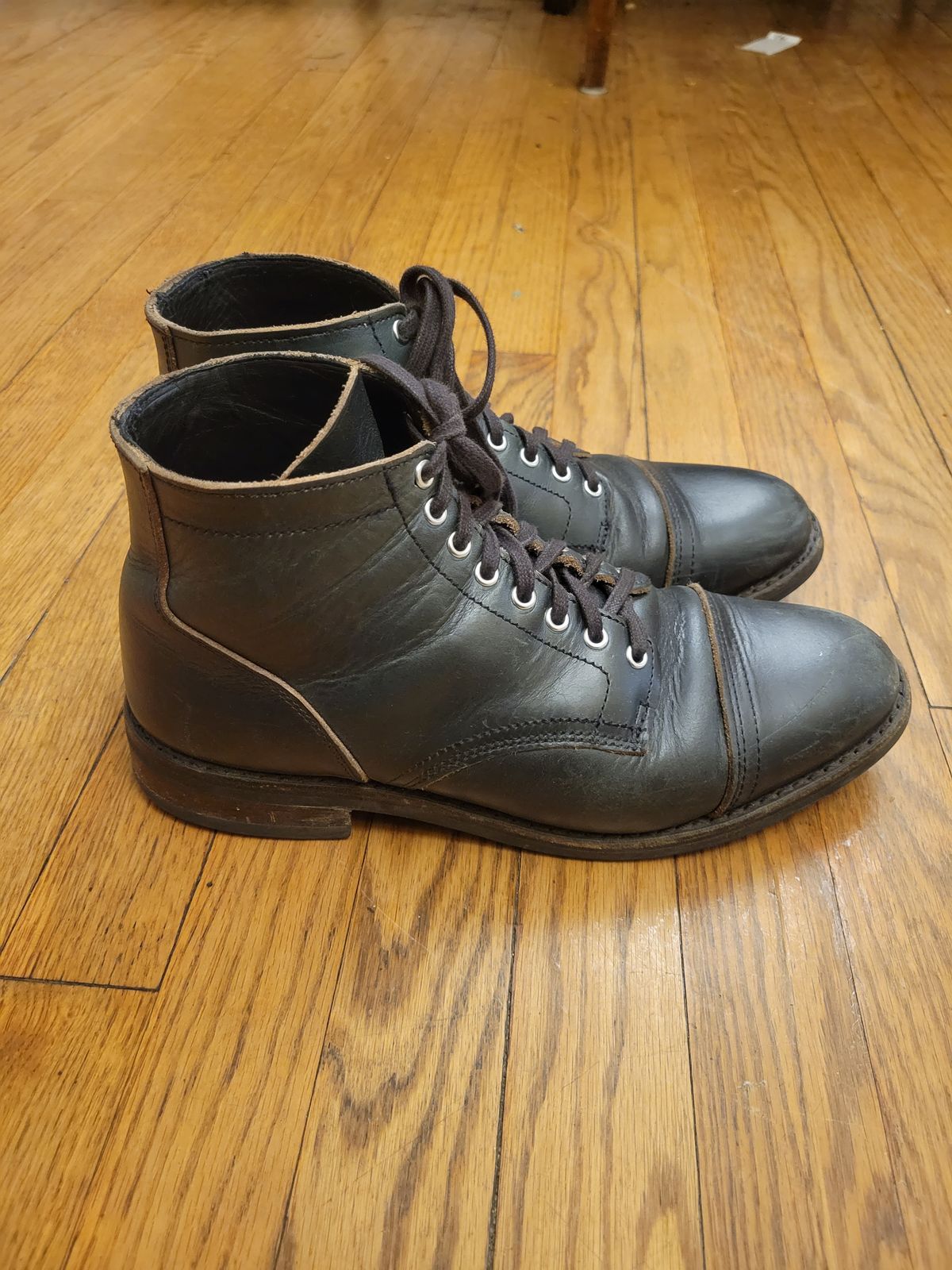 Photo by cherninHVAC on January 5, 2023 of the Thursday Vanguard in Horween Indigo Chromexcel.
