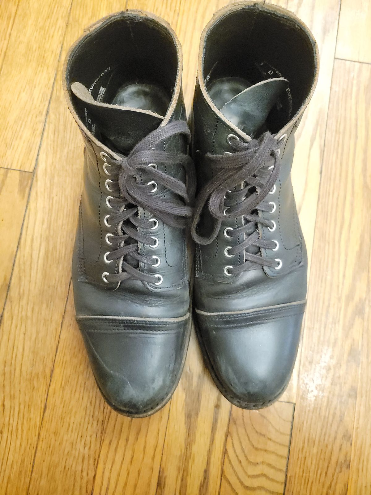Photo by cherninHVAC on January 5, 2023 of the Thursday Vanguard in Horween Indigo Chromexcel.