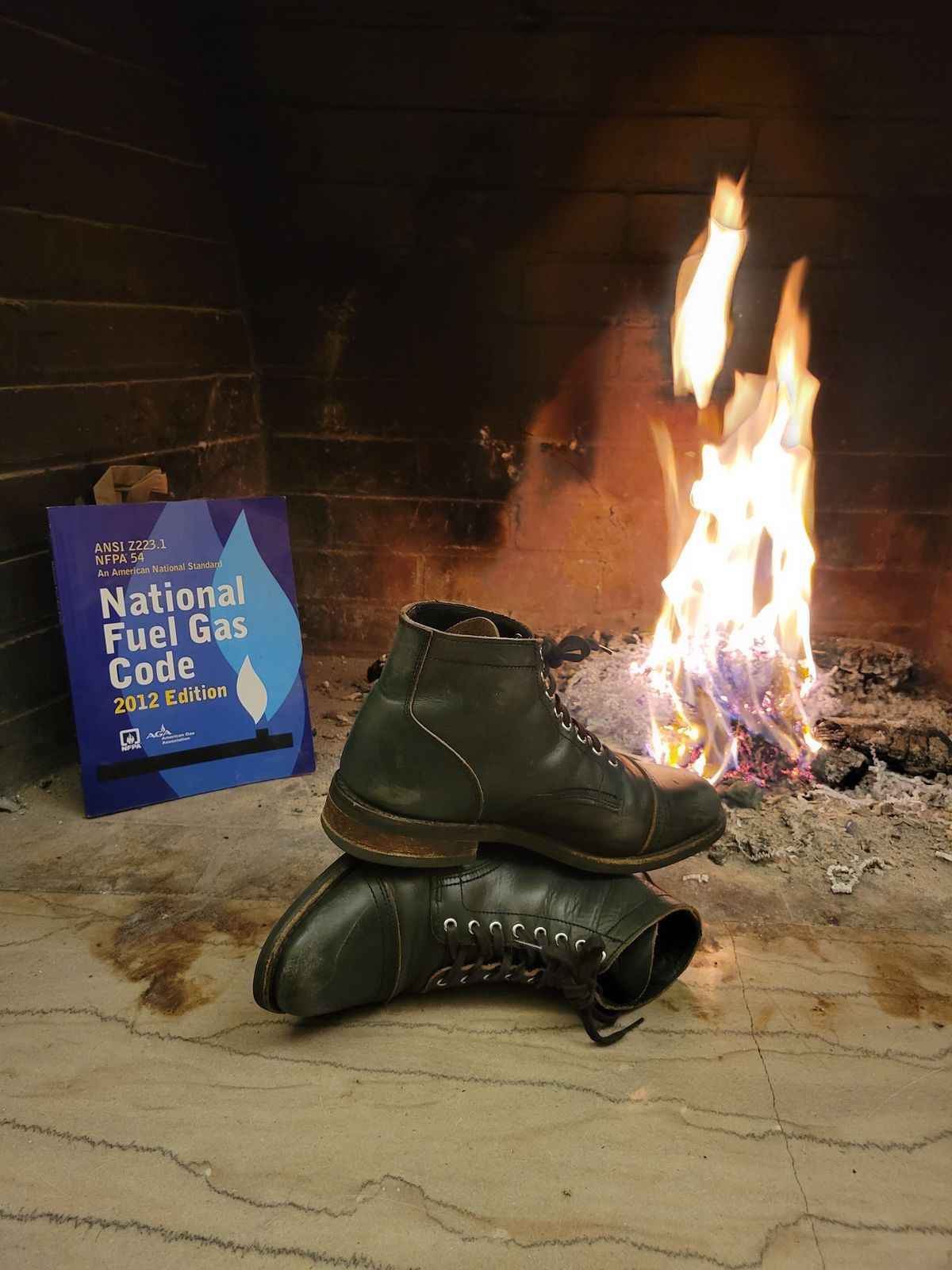 Photo by cherninHVAC on February 6, 2023 of the Thursday Vanguard in Horween Indigo Chromexcel.
